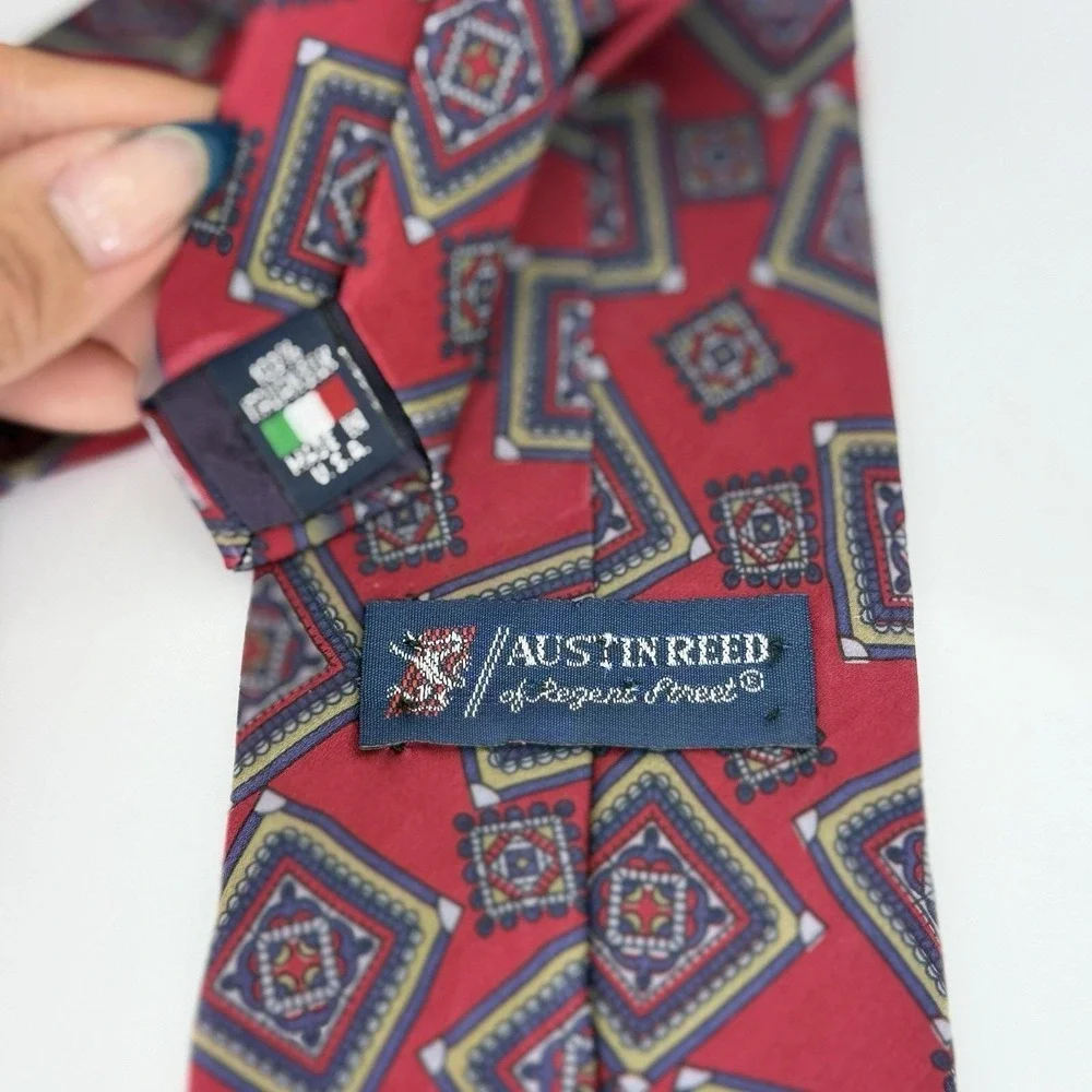 VTG Austin Reed Regent Street Silk Tie Red Geometric Pattern‎ Made in Italy 57